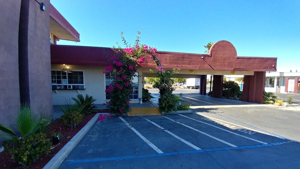 La Plaza Inn Los Banos — photo 1