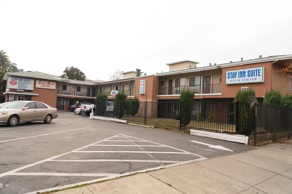Stockton Travelers Motel — photo 1