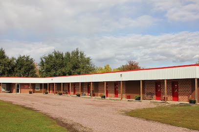 Big Red Inn & Suites — photo 1