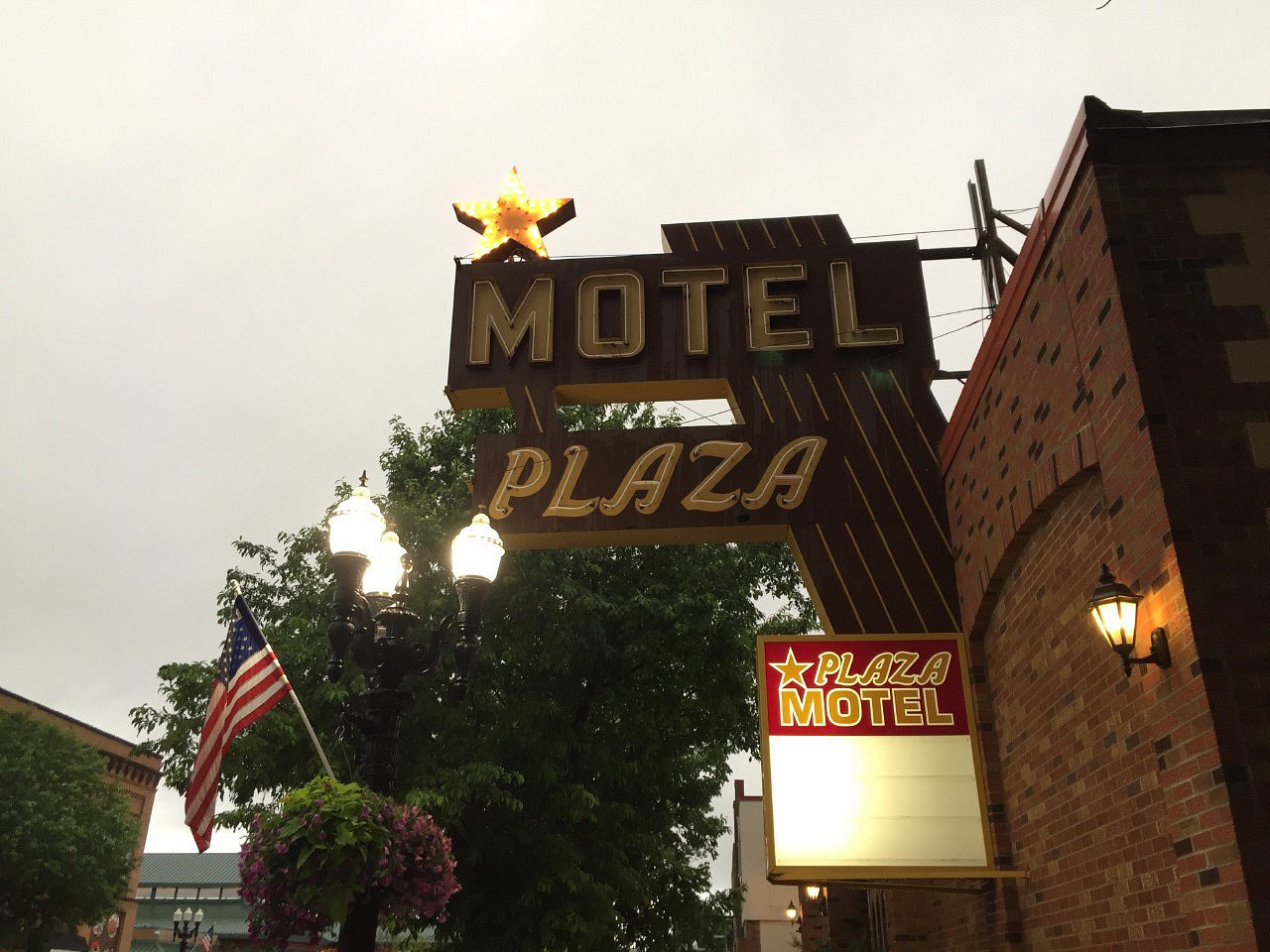 Plaza Motel — photo 1