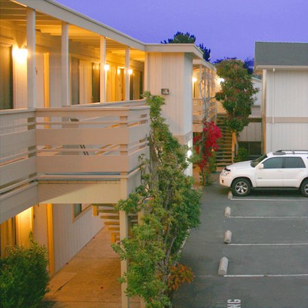 Monterey Fireside Lodge — photo 1