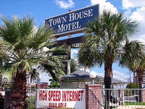 TownHouse Inn — photo 1