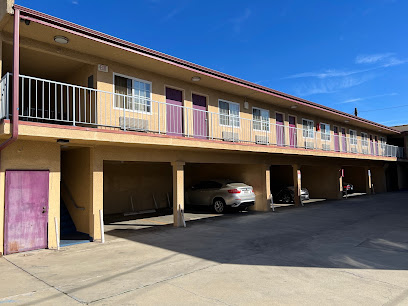 Deluxe Inn LA — photo 1