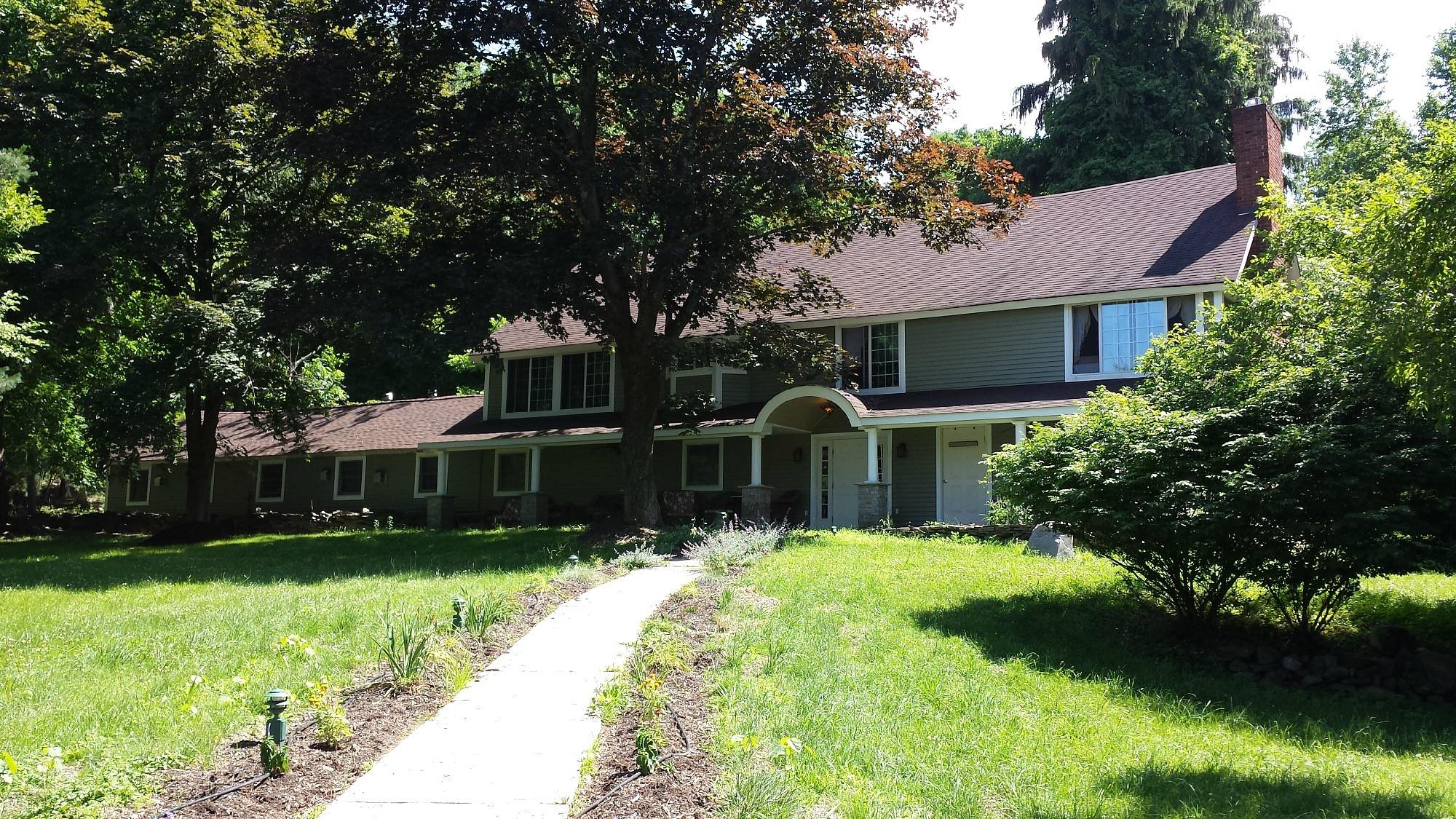 Sleepy Valley Inn — photo 1