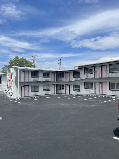 Evergreen Hotel & Suites — photo 1