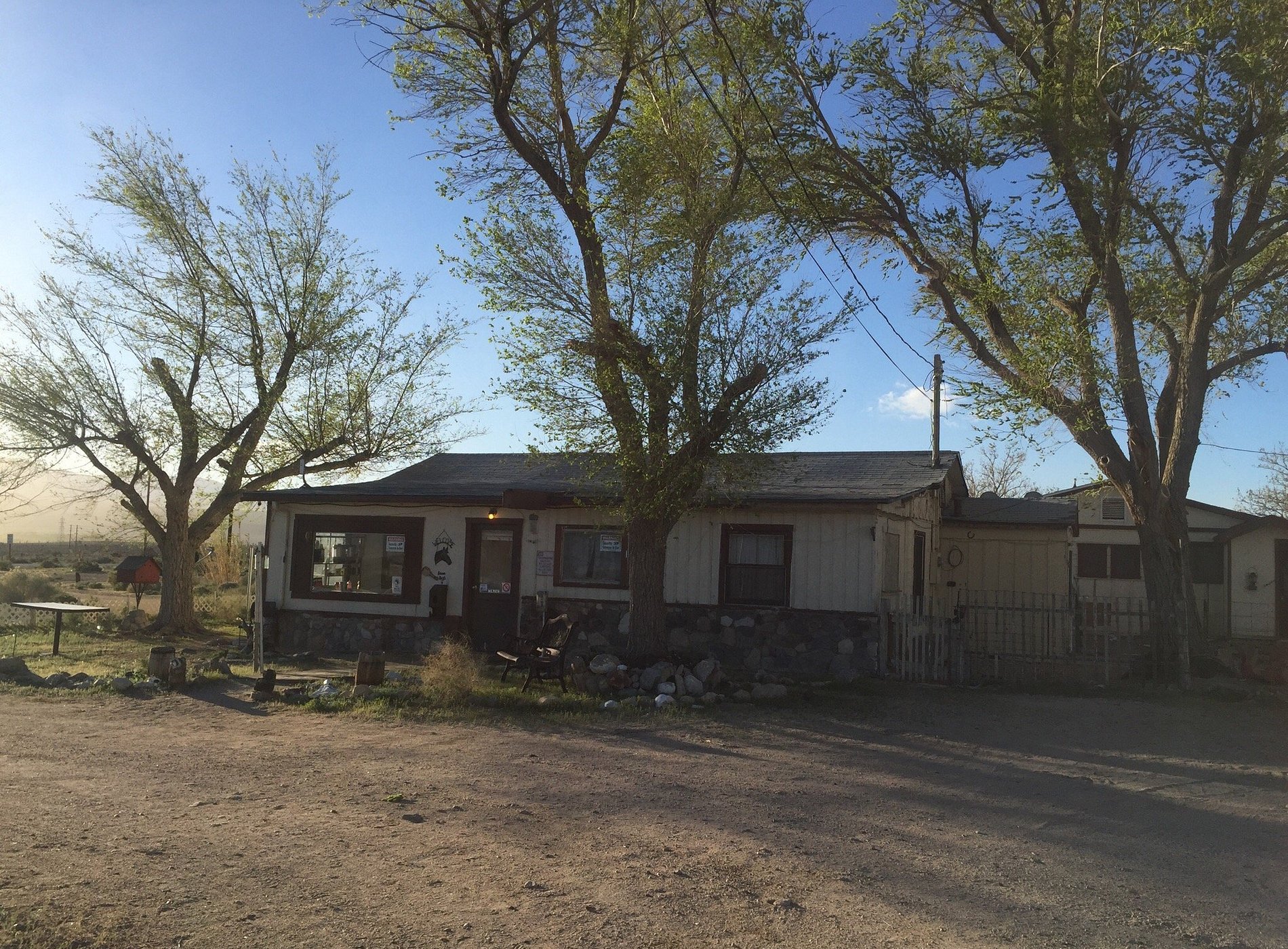 Rustic Oasis Motel — photo 1